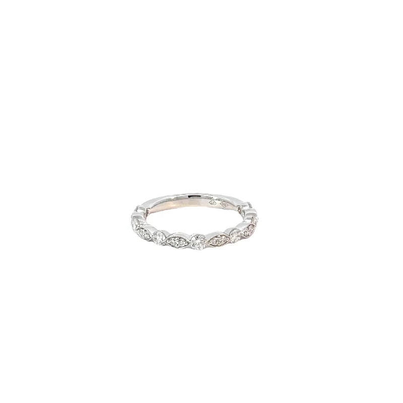 18 Karat White Gold Diamond Ring