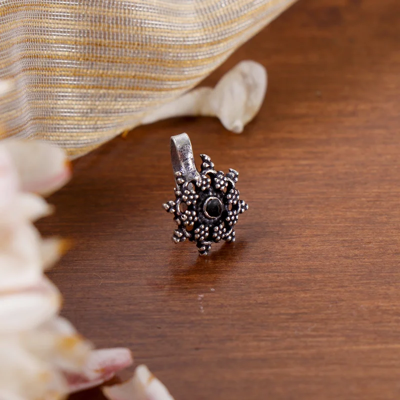 Don't Miss Out On Jaw-Dropping Jewelry Discounts Teejh Gauri Black Stone Floral Nose pin